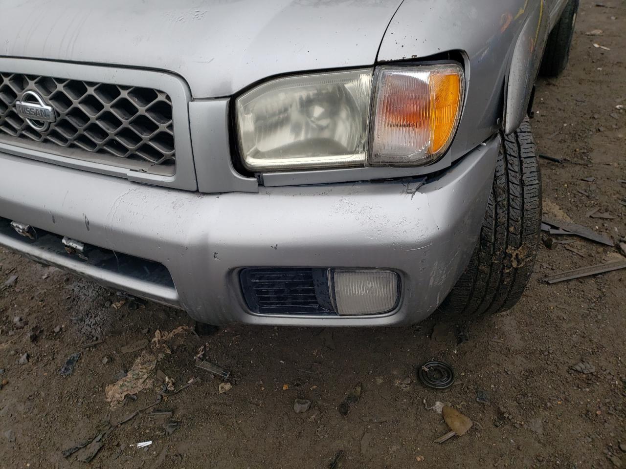 Photo 9 from auction – 2001 NISSAN PATHFINDER with VIN JN8DR09Y11W610928