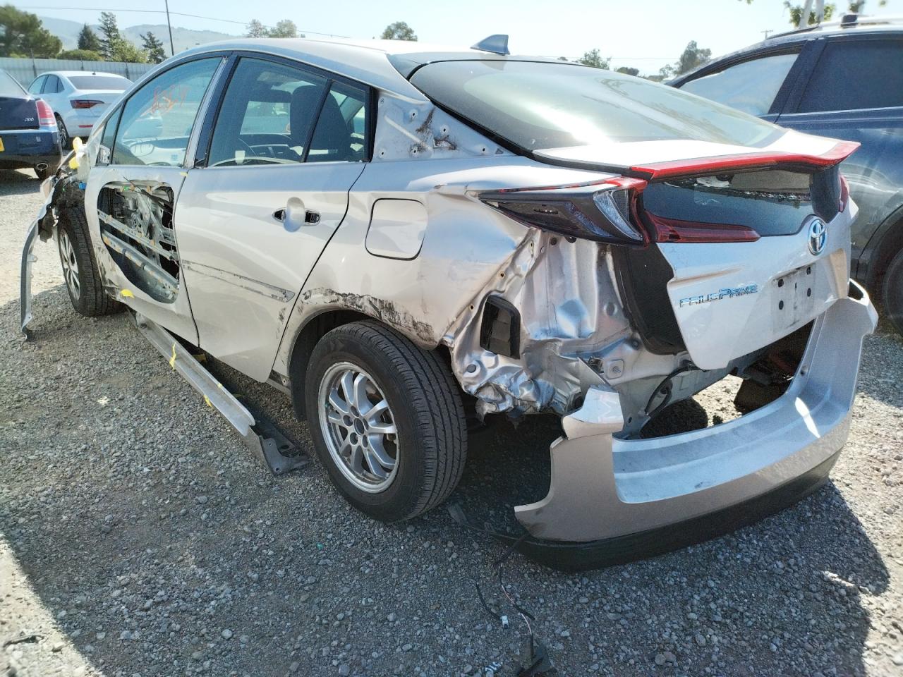 Photo 3 from auction – 2017 TOYOTA PRIUS PRIM with VIN JTDKARFP7H3030881