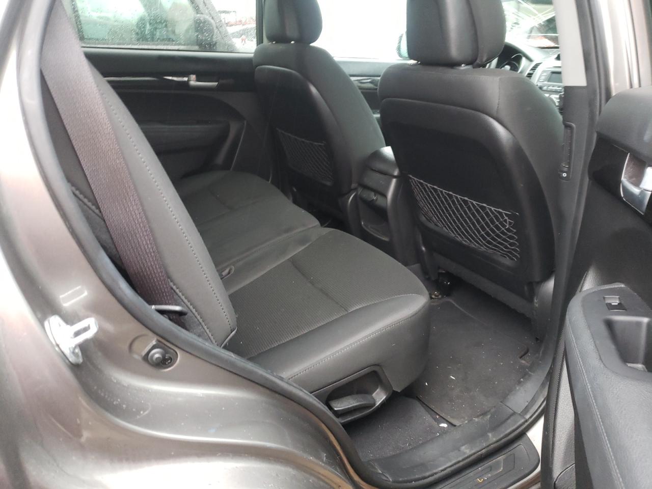 Photo 6 from auction – 2015 KIA SORENTO LX with VIN 5XYKTDA76FG594115