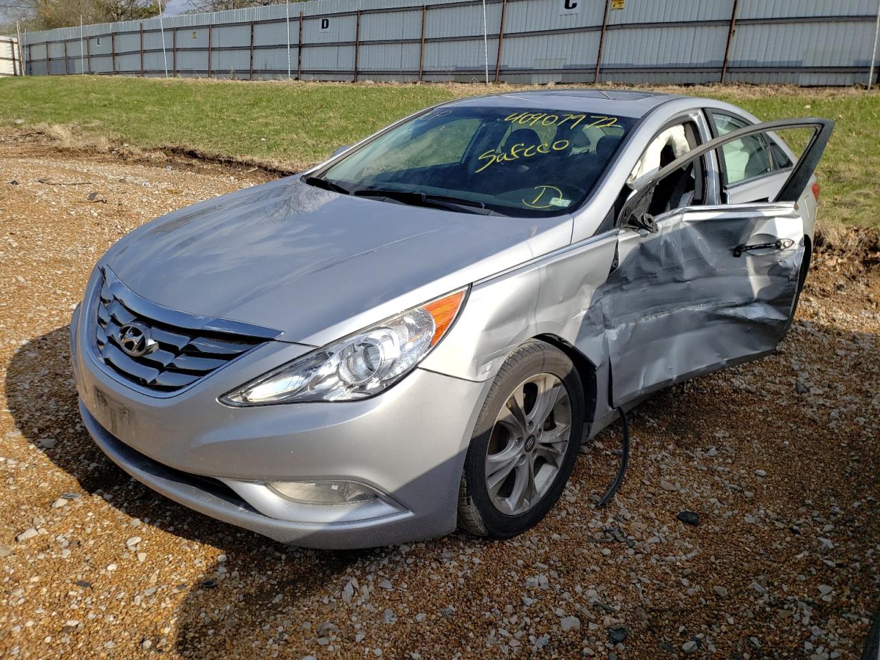 Photo 2 from auction – 2011 HYUNDAI SONATA SE with VIN 5NPEC4AB5BH293856