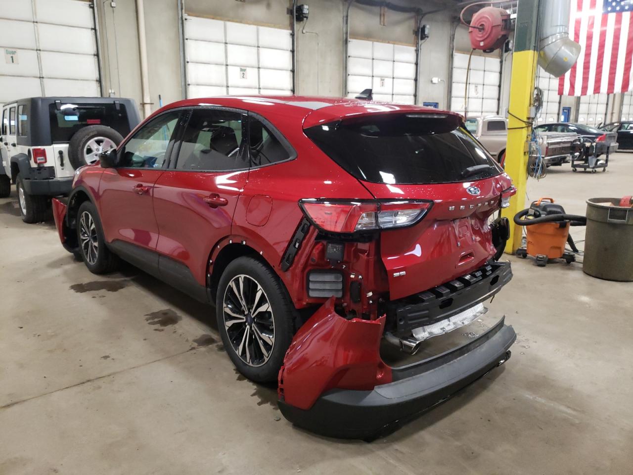Photo 3 from auction – 2021 FORD ESCAPE SE with VIN 1FMCU9G61MUA97641