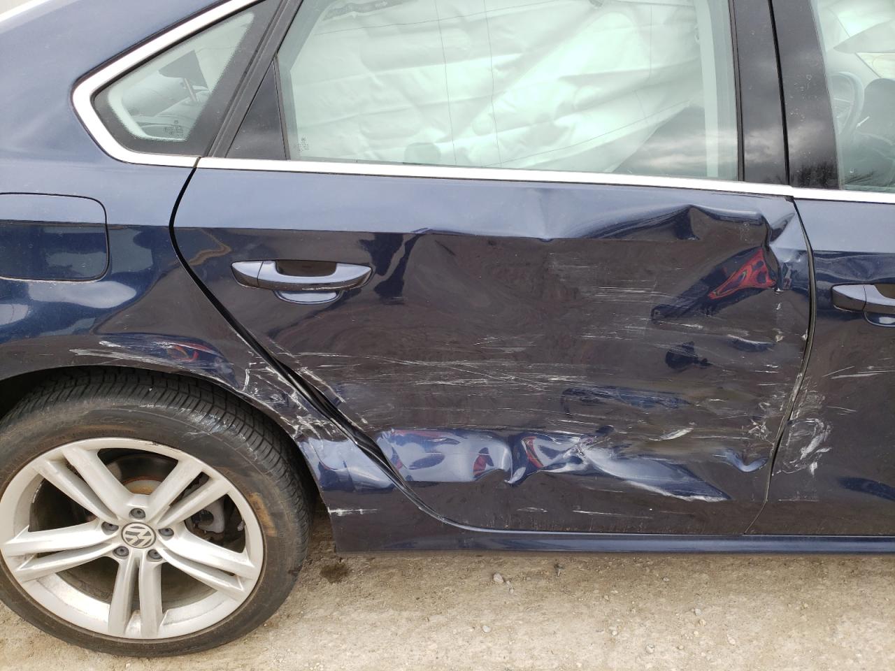 Photo 9 from auction – 2015 VOLKSWAGEN PASSAT SE with VIN 1VWBV7A31FC066833