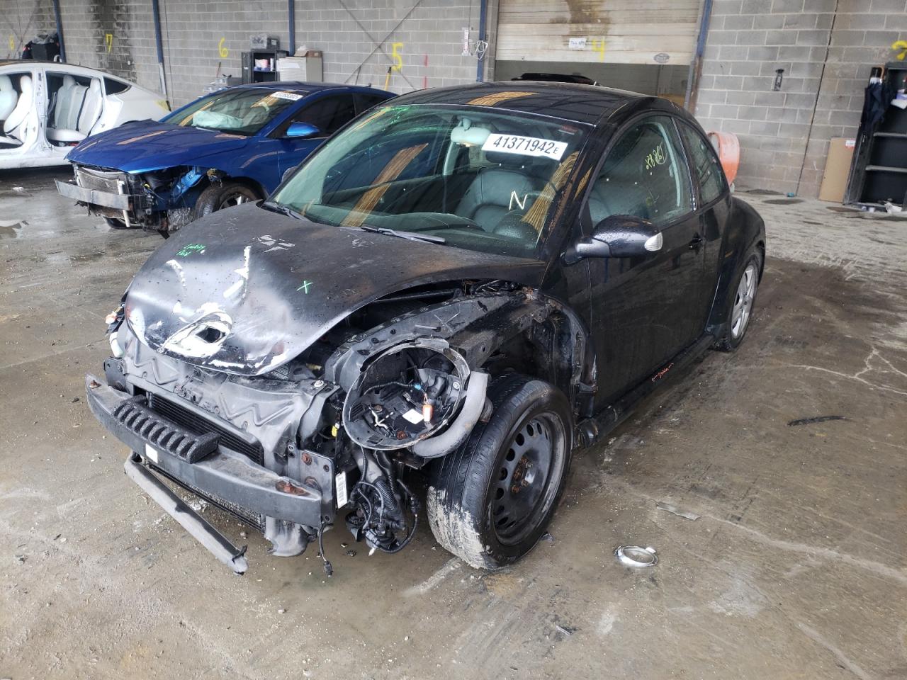 Photo 2 from auction – 2010 VOLKSWAGEN NEW BEETLE with VIN 3VWPG3AG0AM018355