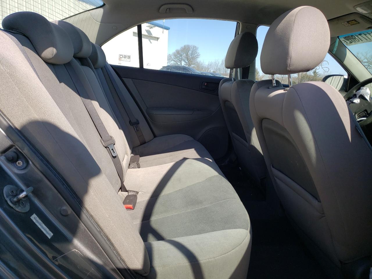 Photo 6 from auction – 2010 HYUNDAI SONATA with VIN 5NPET4AC5AH611031