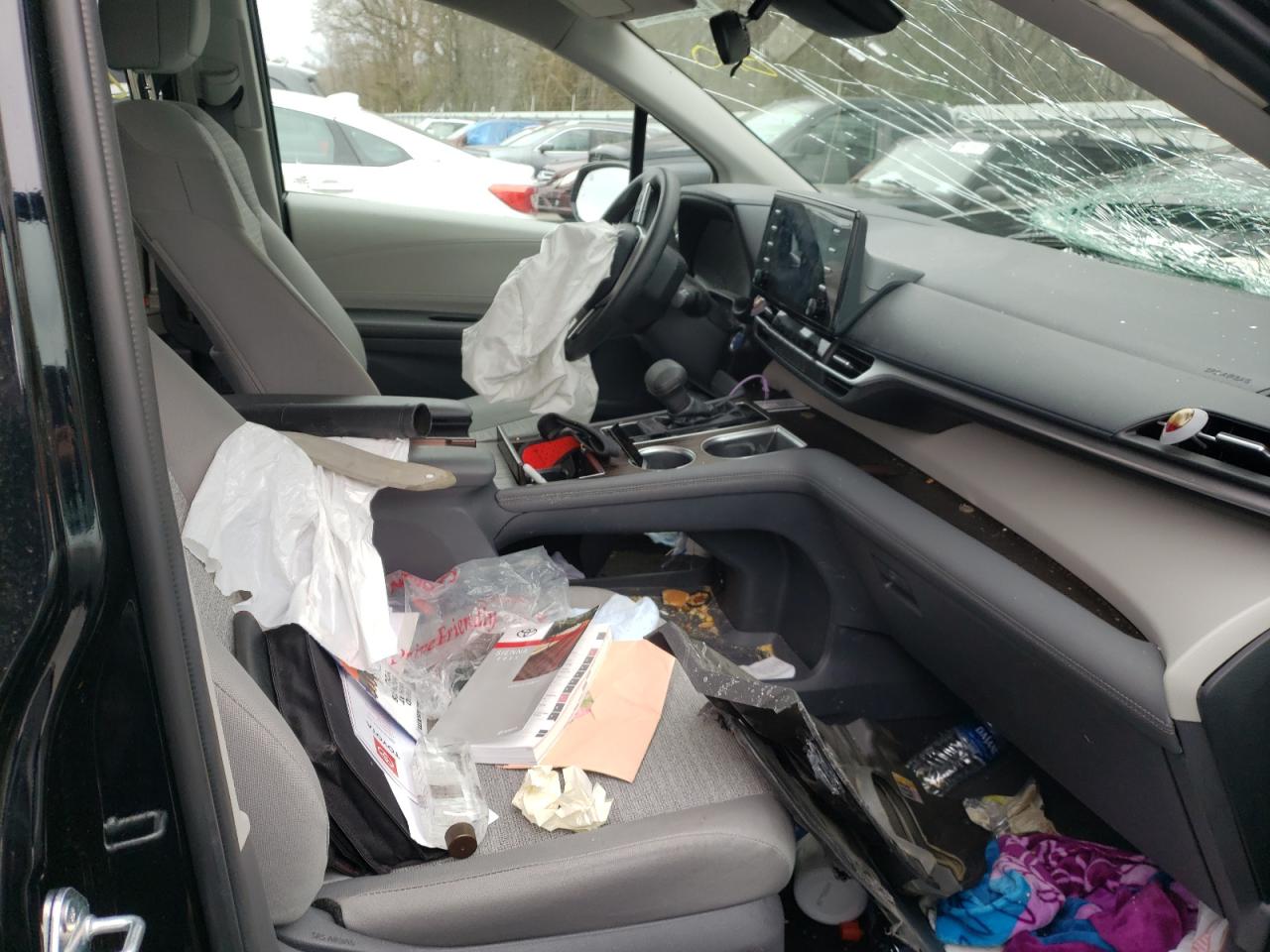 Photo 5 from auction – 2021 TOYOTA SIENNA LE with VIN 5TDKSKFC3MS028278