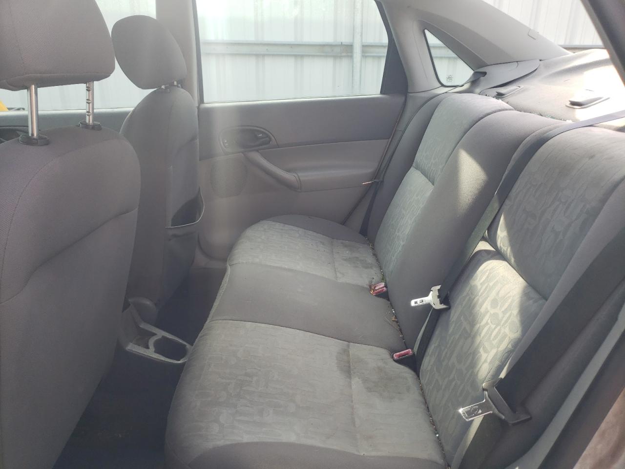 Photo 6 from auction – 2005 FORD FOCUS ZX4 with VIN 1FAFP34N65W117136