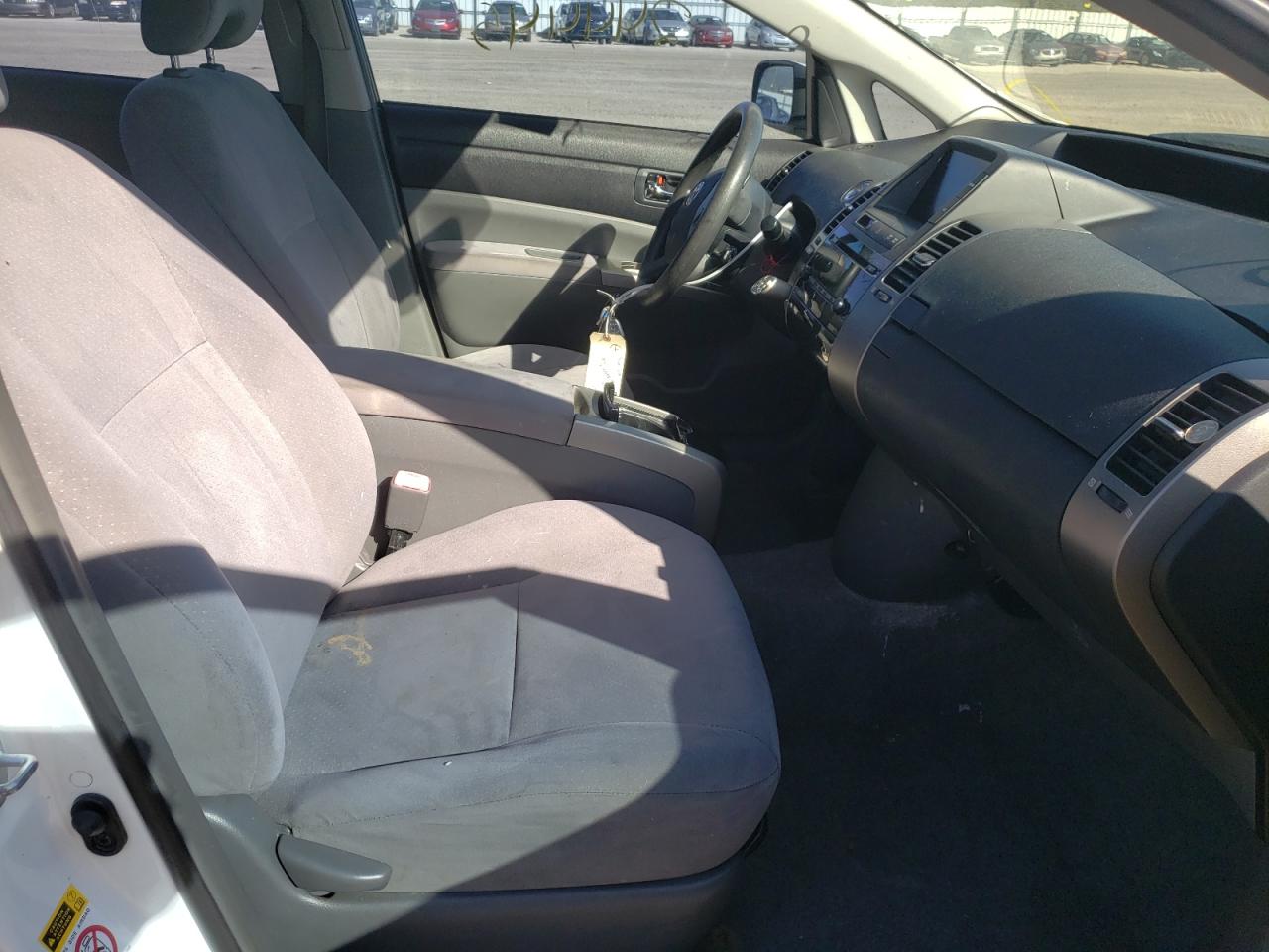 Photo 5 from auction – 2006 TOYOTA PRIUS with VIN JTDKB20U067519907