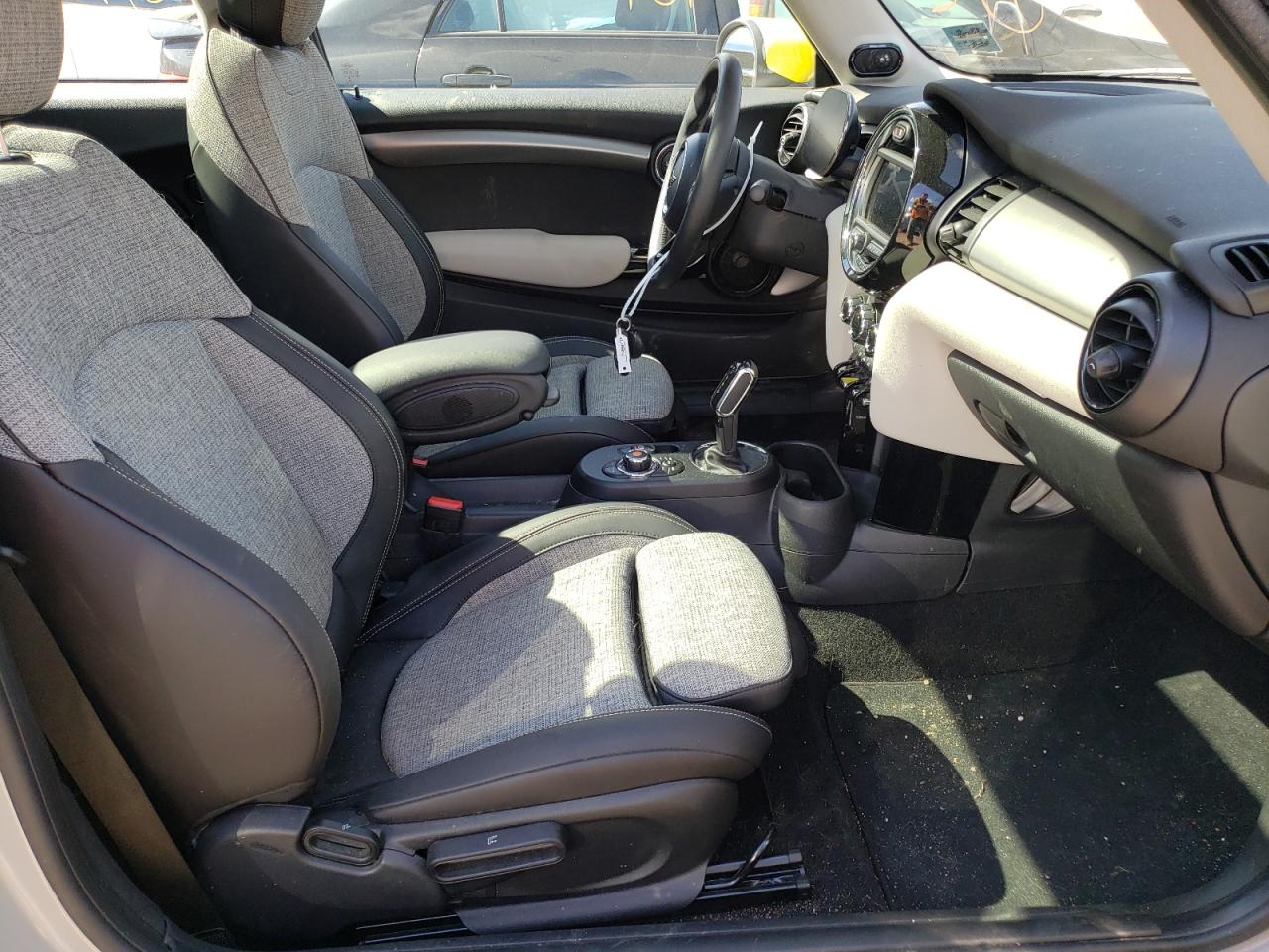 Photo 5 from auction – 2021 MINI COOPER SE with VIN WMWXP3C06M2N53539