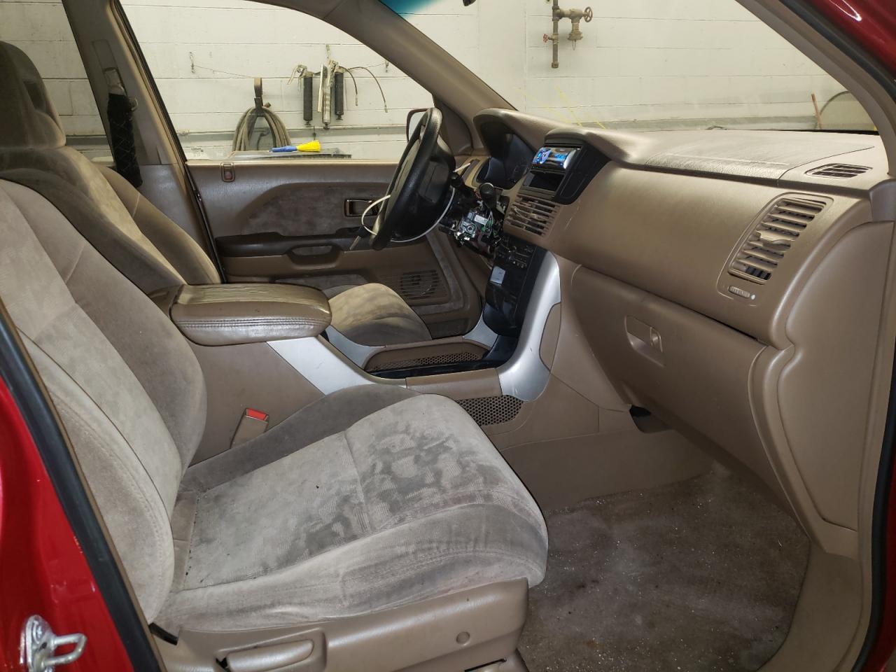 Photo 5 from auction – 2004 HONDA PILOT EX with VIN 2HKYF18454H529452