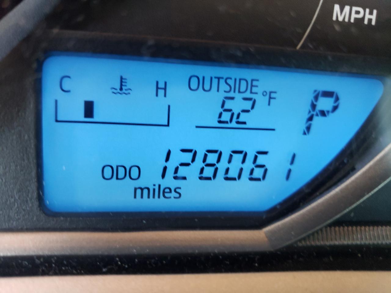 Photo 8 from auction – 2015 TOYOTA RAV4 LE with VIN 2T3BFREV2FW296319