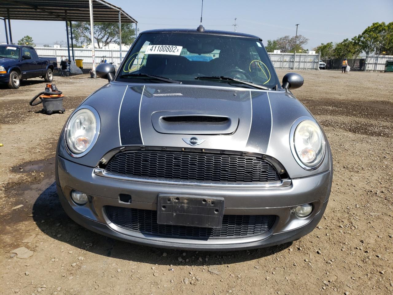 Photo 9 from auction – 2009 MINI COOPER S with VIN WMWMS335X9TY07509