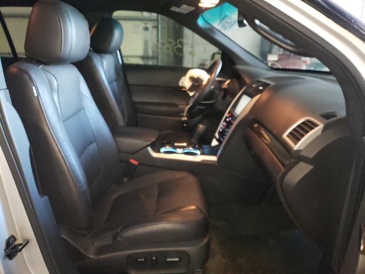 Photo 5 from auction – 2015 FORD EXPLORER L with VIN 1FM5K7F87FGC65483