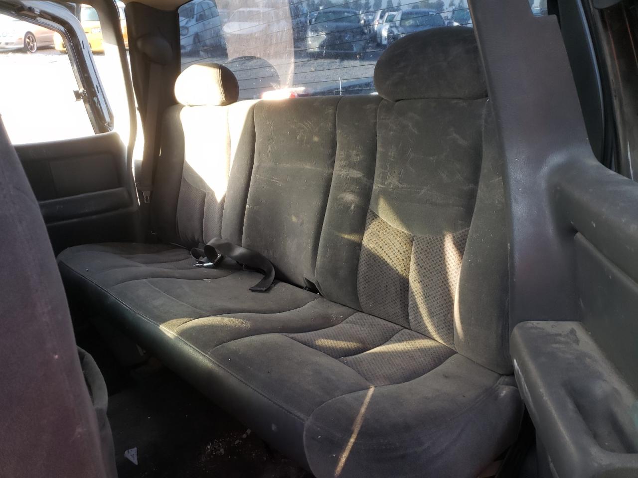 Photo 6 from auction – 2004 CHEVROLET 1500 with VIN 2GCEC19V441105717