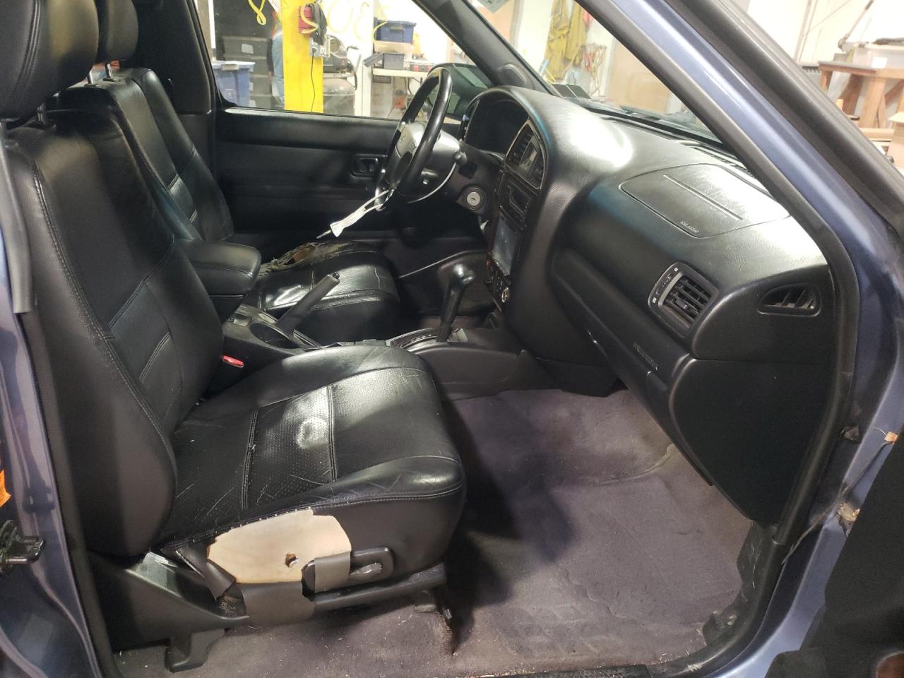 Photo 5 from auction – 2001 NISSAN PATHFINDER with VIN JN8DR09Y51W576718