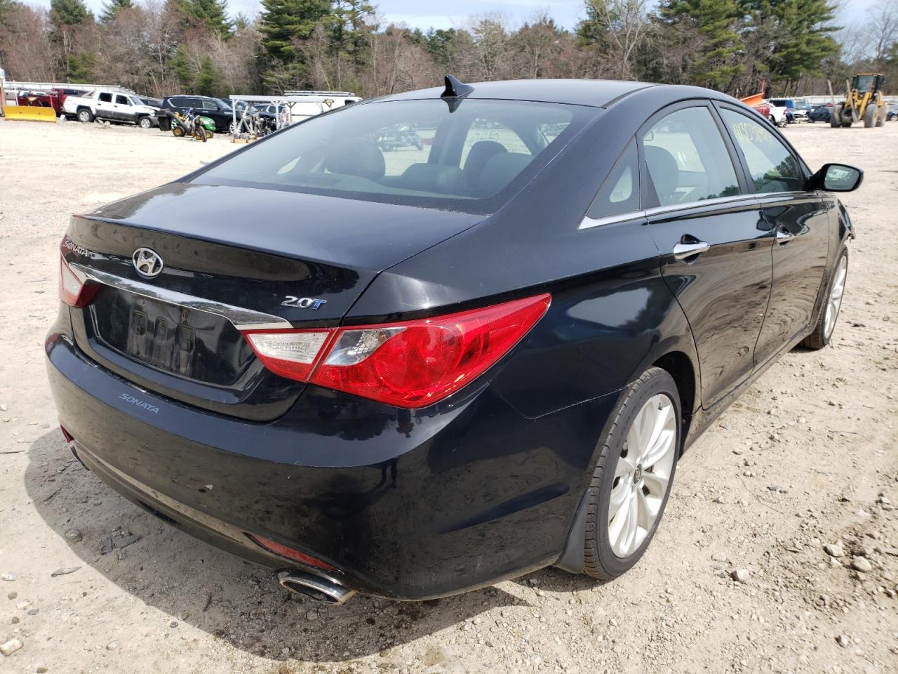 Photo 4 from auction – 2011 HYUNDAI SONATA SE with VIN 5NPEC4AB1BH316355