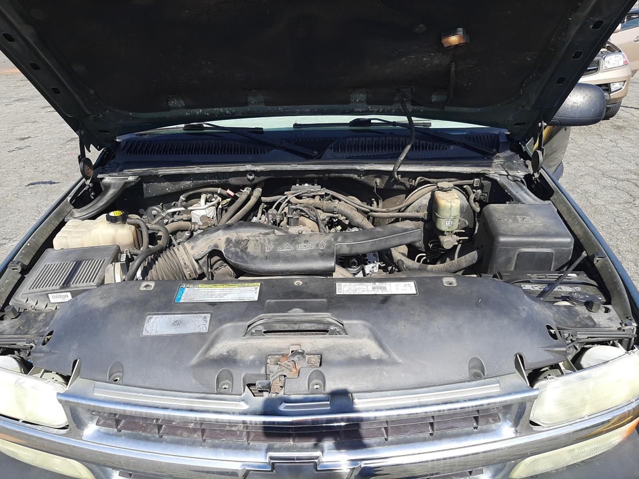 Photo 7 from auction – 2001 CHEVROLET SUBURBAN with VIN 1GNEC16T11J236017