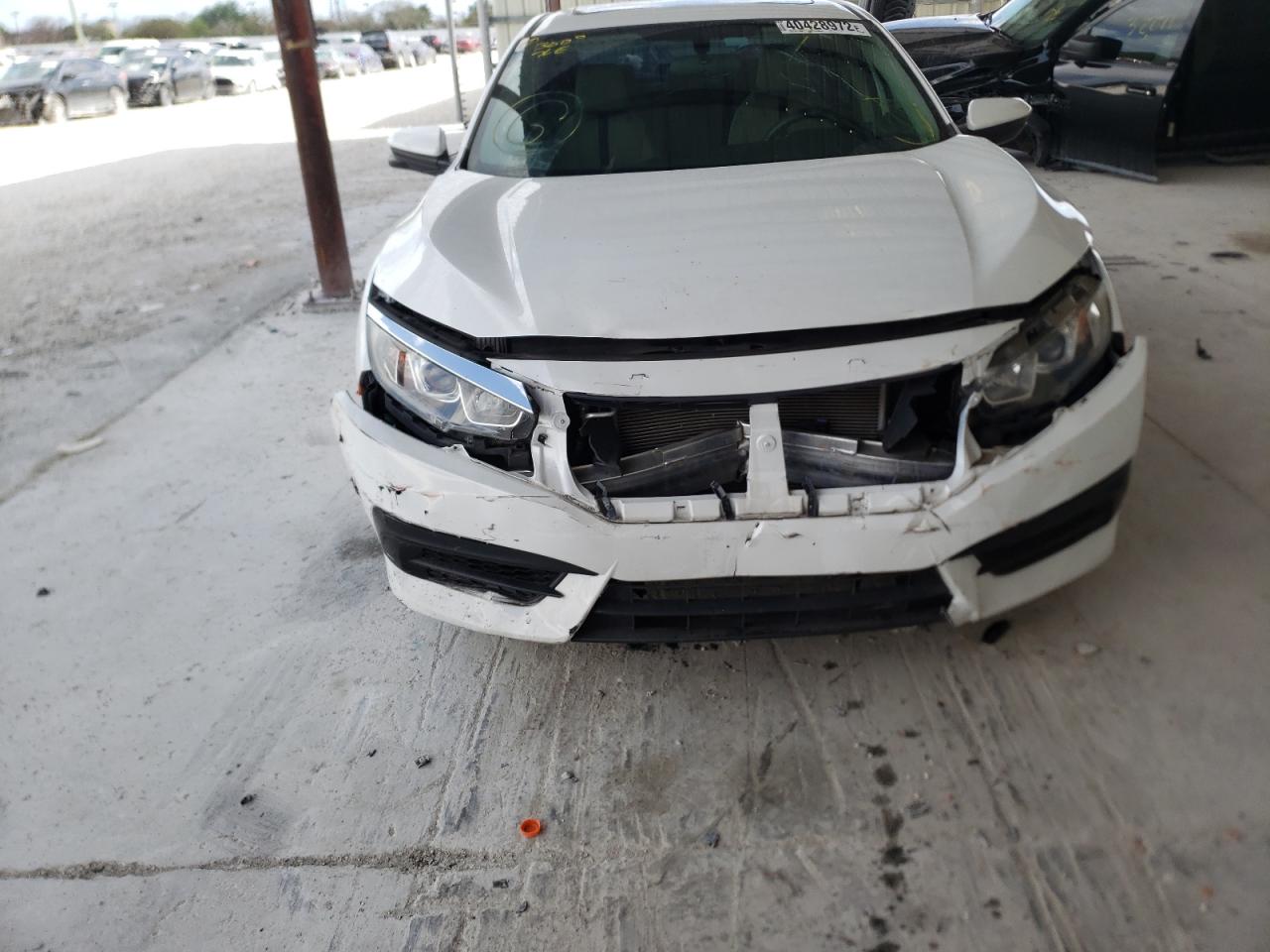 Foto 9 de la subasta – 2017 HONDA CIVIC EX con VIN 19XFC2F70HE211641