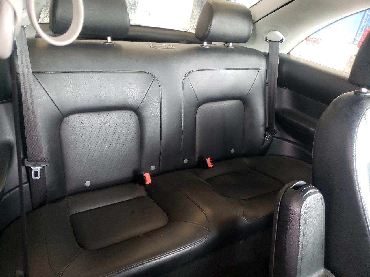 Photo 6 from auction – 2010 VOLKSWAGEN NEW BEETLE with VIN 3VWPG3AG0AM018355