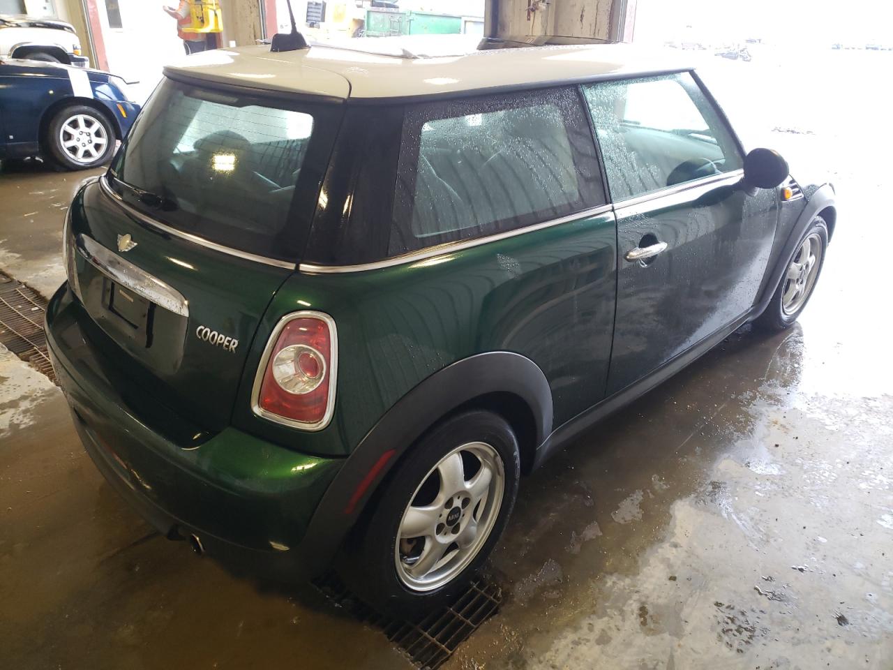 Photo 4 from auction – 2011 MINI COOPER with VIN WMWSU3C51BT095480