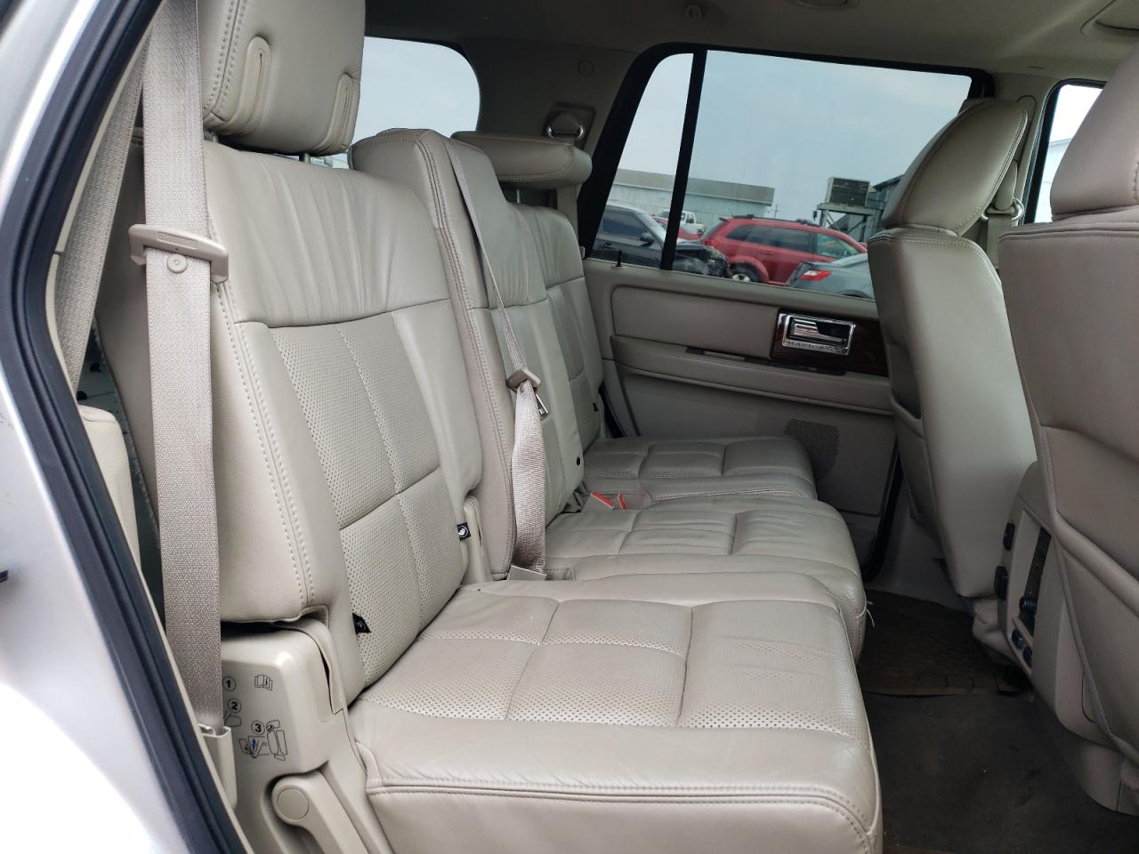 Photo 6 from auction – 2011 LINCOLN NAVIGATOR with VIN 5LMJJ2J53BEJ03113