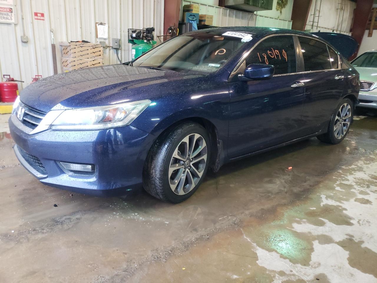 Photo 2 from auction – 2015 HONDA ACCORD SPO with VIN 1HGCR2F53FA010527