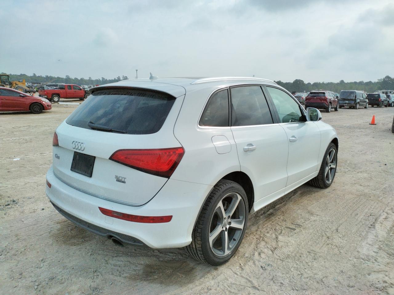 Photo 4 from auction – 2015 AUDI Q5 PREMIUM with VIN WA1DGAFP5FA098110