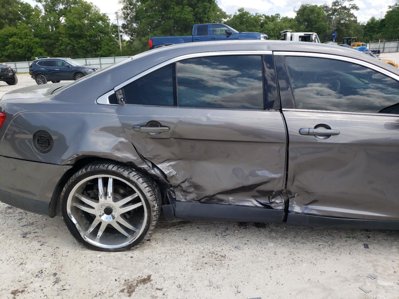 Photo 9 from auction – 2013 FORD TAURUS LIM with VIN 1FAHP2F82DG123888
