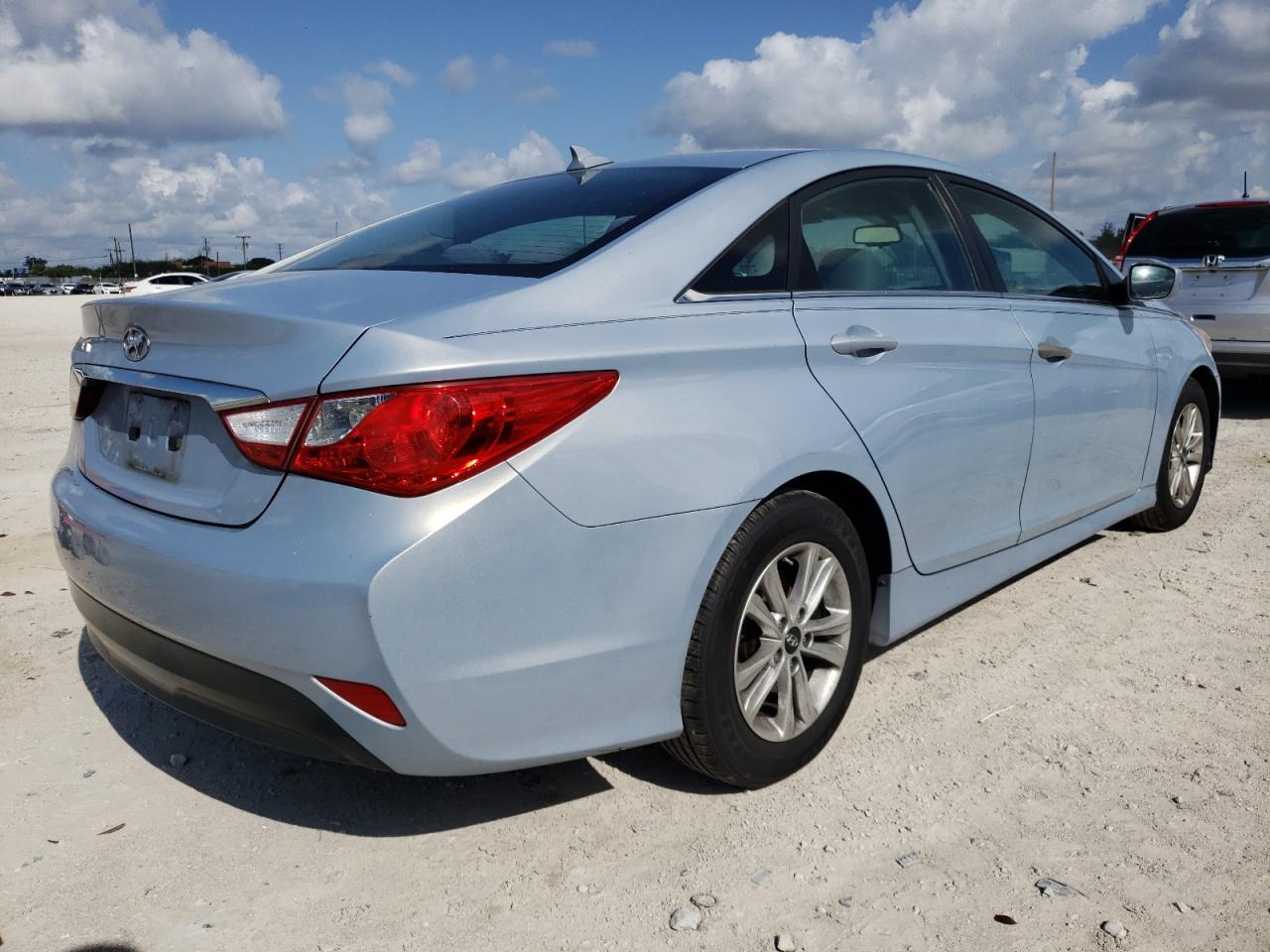Photo 4 from auction – 2014 HYUNDAI SONATA GLS with VIN 5NPEB4AC2EH914969
