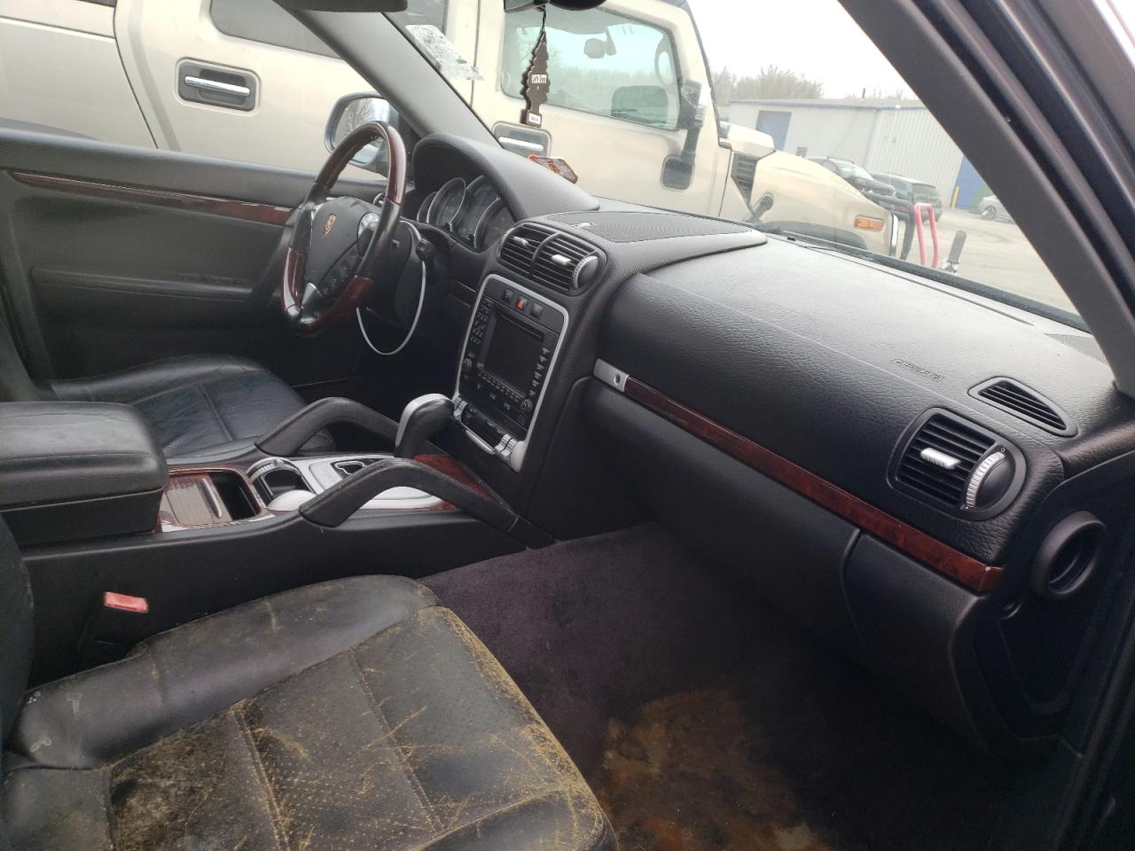 Photo 5 from auction – 2004 PORSCHE CAYENNE S with VIN WP1AB29P94LA74935