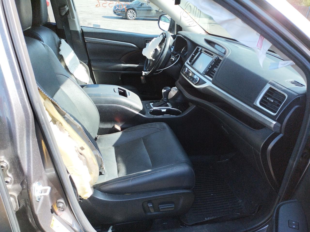 Photo 5 from auction – 2017 TOYOTA HIGHLANDER with VIN 5TDDGRFH8HS028376