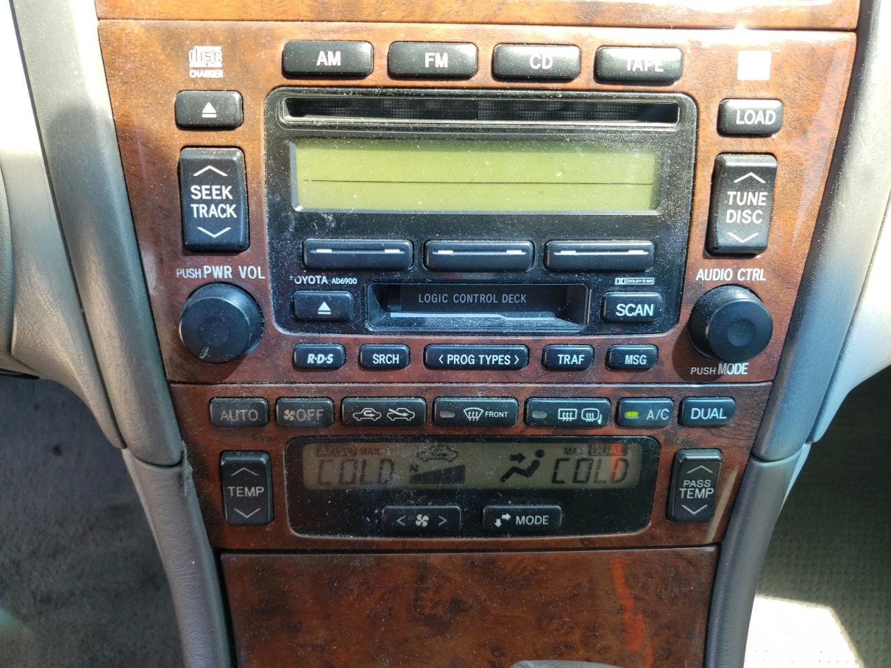 Photo 9 from auction – 2001 TOYOTA AVALON XL with VIN 4T1BF28B01U143545