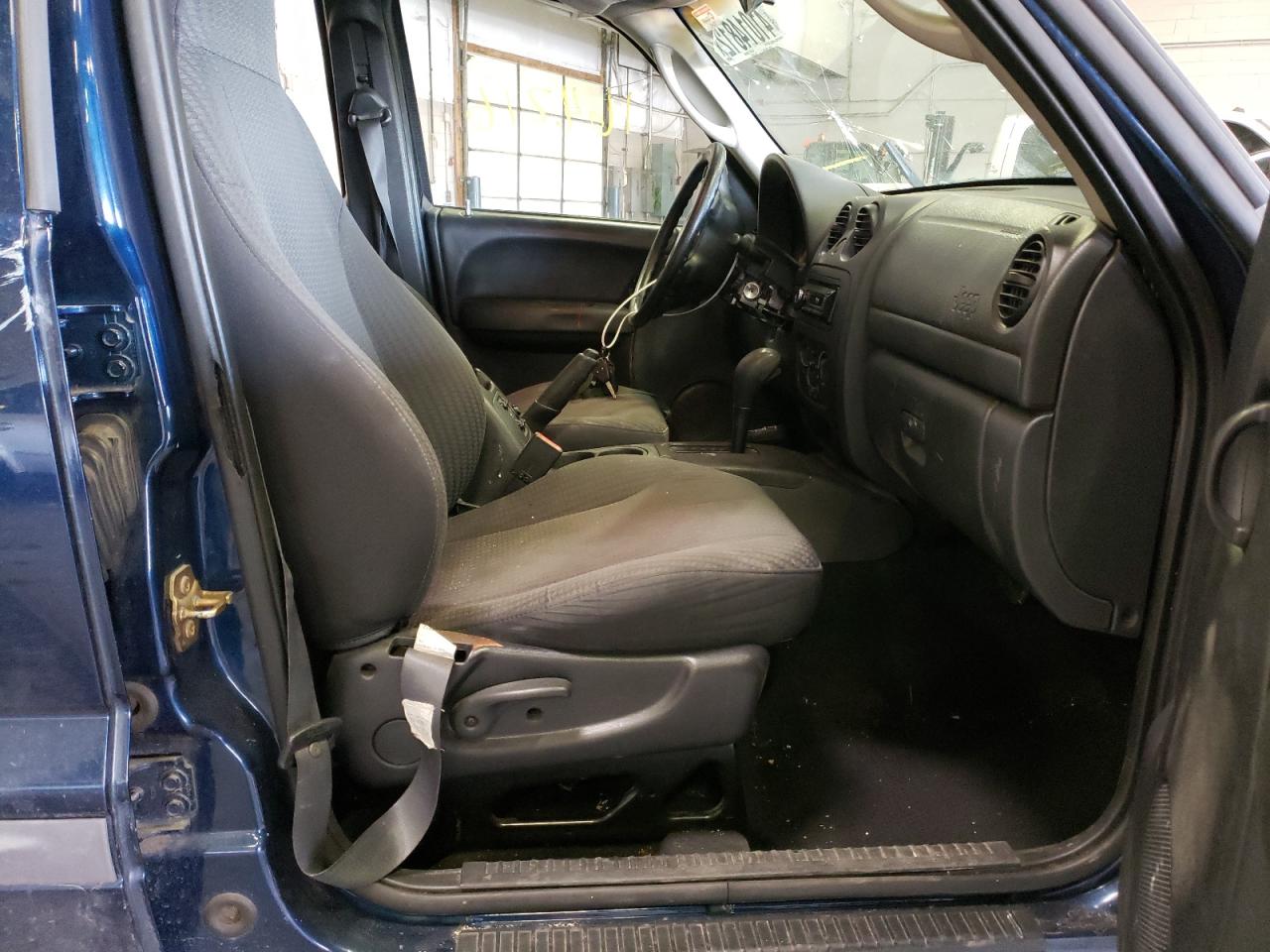 Photo 5 from auction – 2003 JEEP LIBERTY SP with VIN 1J4GL48K93W645826