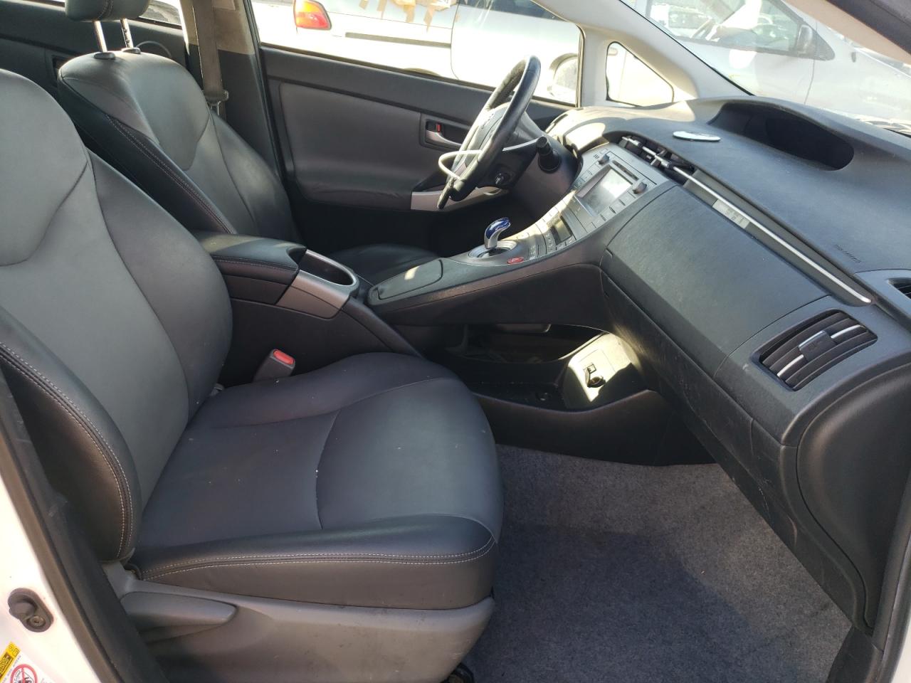 Photo 5 from auction – 2014 TOYOTA PRIUS with VIN JTDKN3DU0E0391134