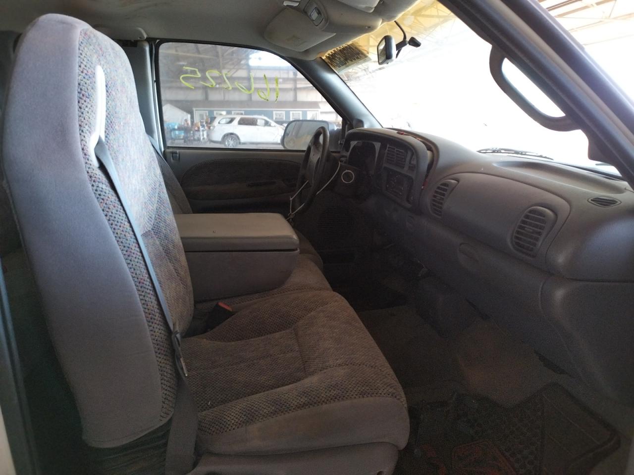 Photo 5 from auction – 1998 DODGE RAM 3500 with VIN 1B7MC33W1WJ186435