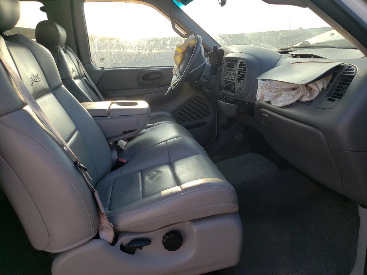 Photo 5 from auction – 2002 FORD F150 with VIN 1FTRX18L32NA00040