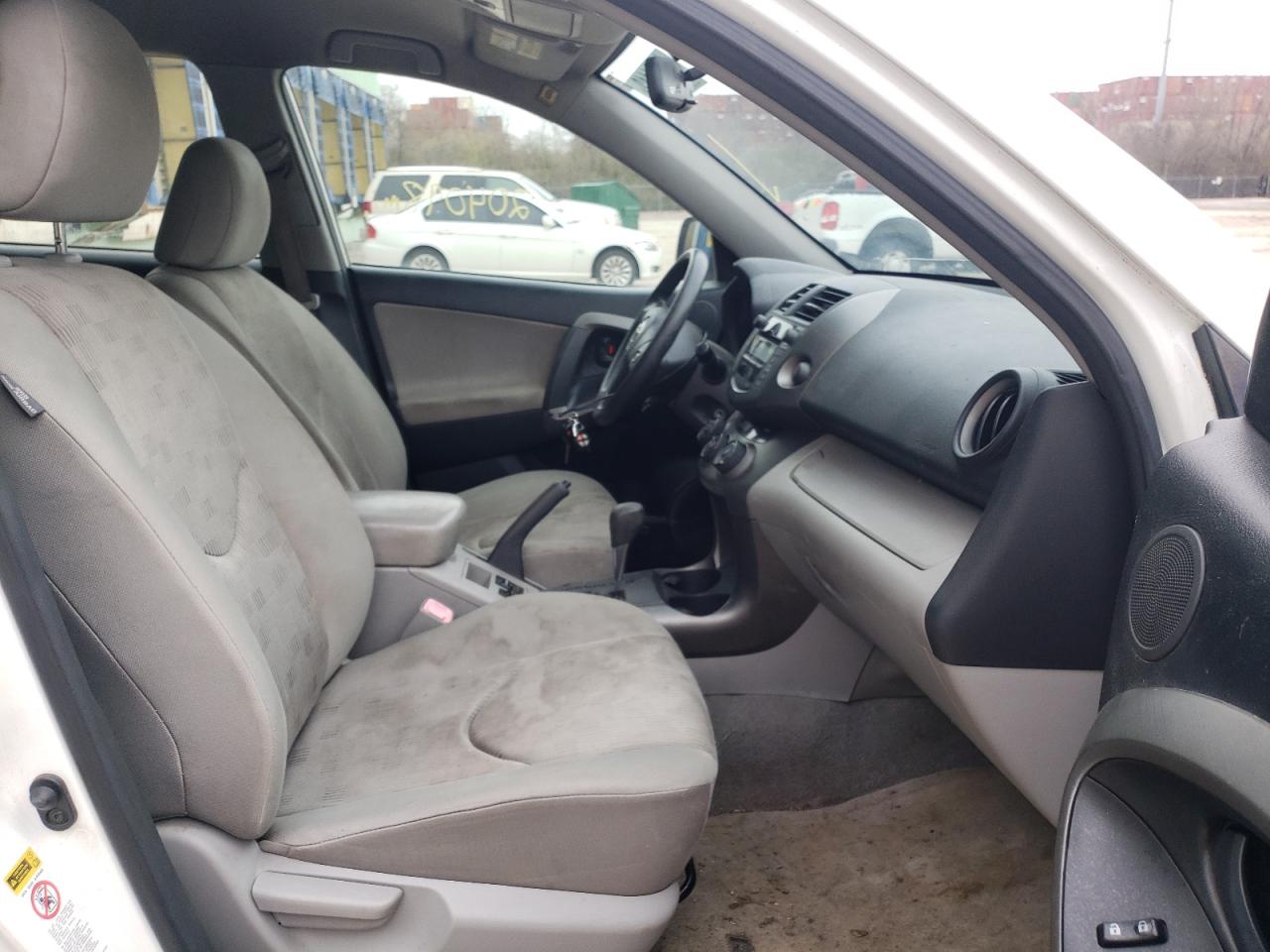 Photo 5 from auction – 2010 TOYOTA RAV4 with VIN JTMBF4DV7AD028361