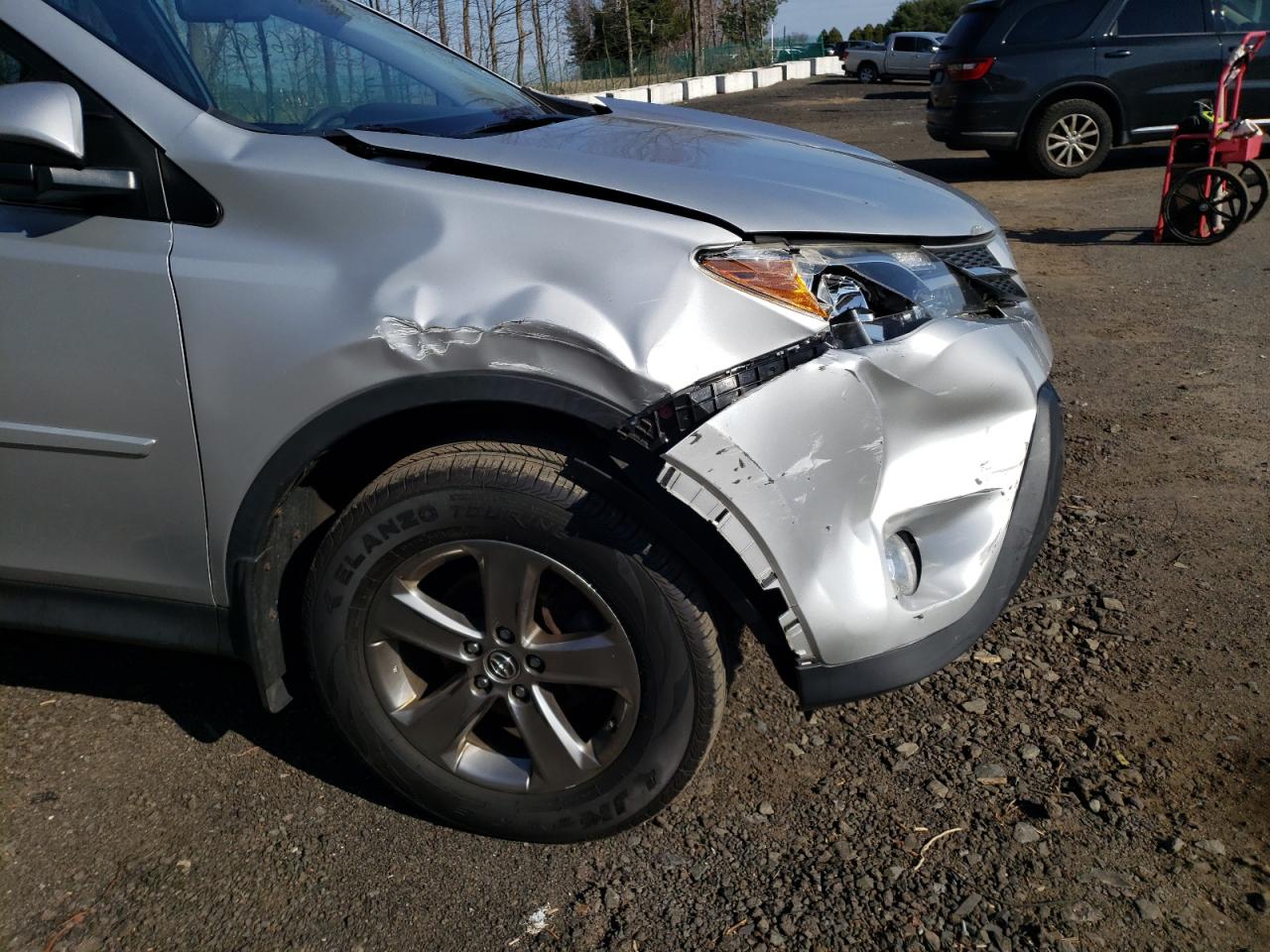 Photo 9 from auction – 2015 TOYOTA RAV4 XLE with VIN JTMRFREV3FJ014637