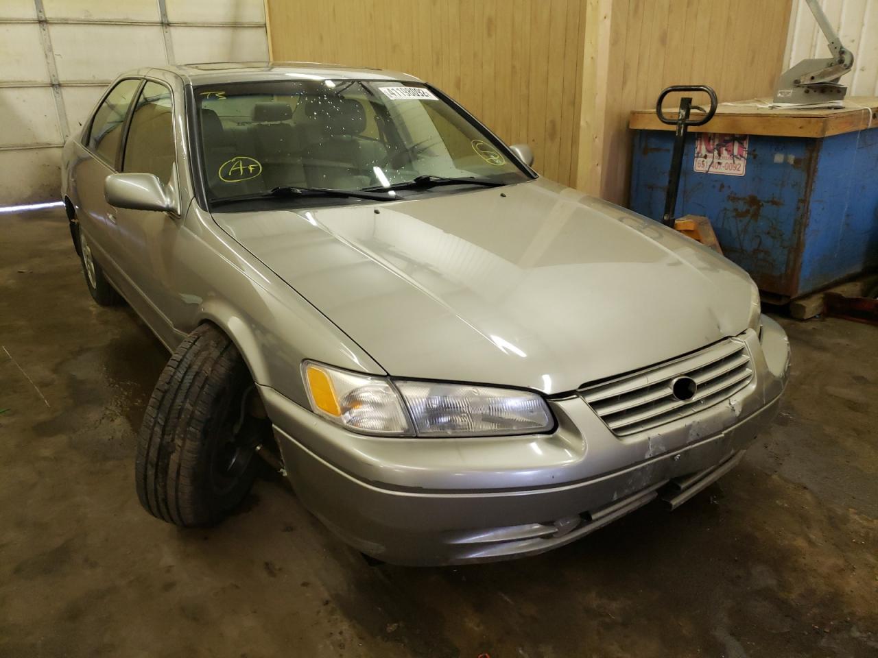 TOYOTA CAMRY 4D 2 1999 with VIN JT2BF28K6X0190169 - Photo from auction
