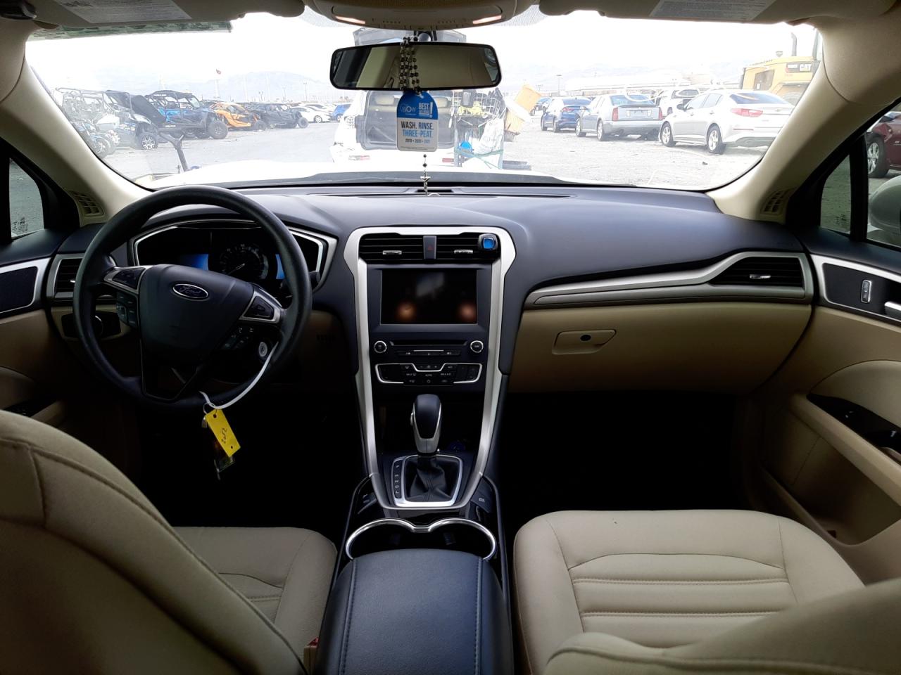 Photo 9 from auction – 2016 FORD FUSION SE with VIN 3FA6P0LUXGR187347