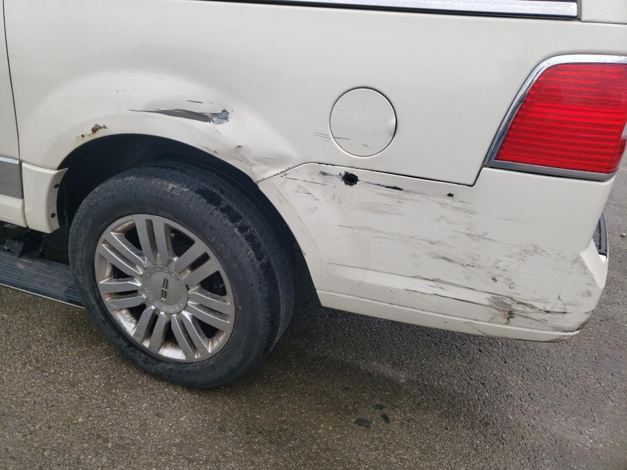 Photo 9 from auction – 2007 LINCOLN NAVIGATOR with VIN 5LMFL28587LJ23592