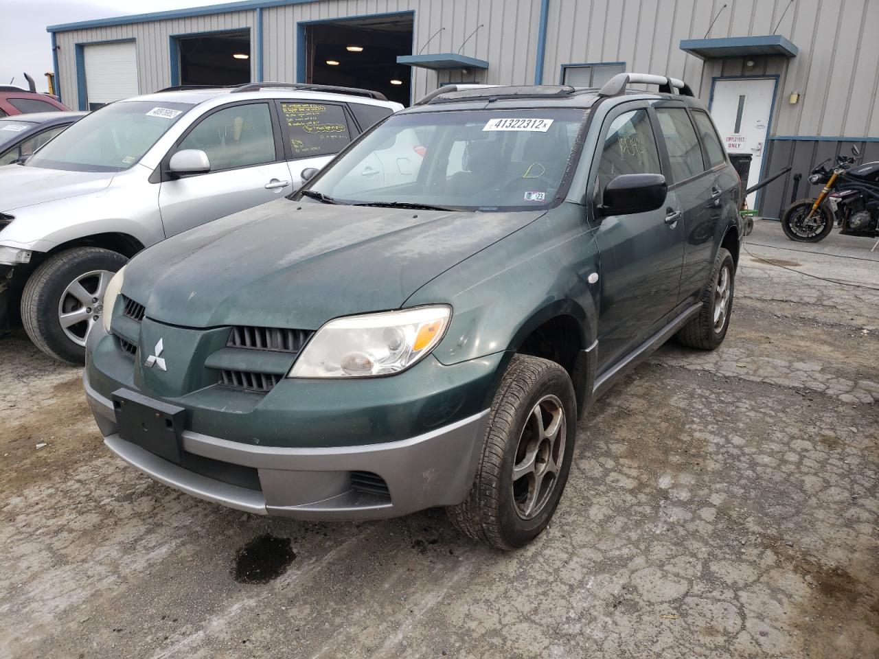 Photo 2 from auction – 2005 MITSUBISHI OUTLANDER with VIN JA4LZ31F75U002670