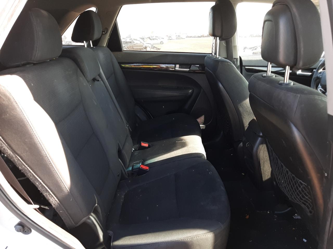 Photo 6 from auction – 2015 KIA SORENTO LX with VIN 5XYKT4A79FG598188