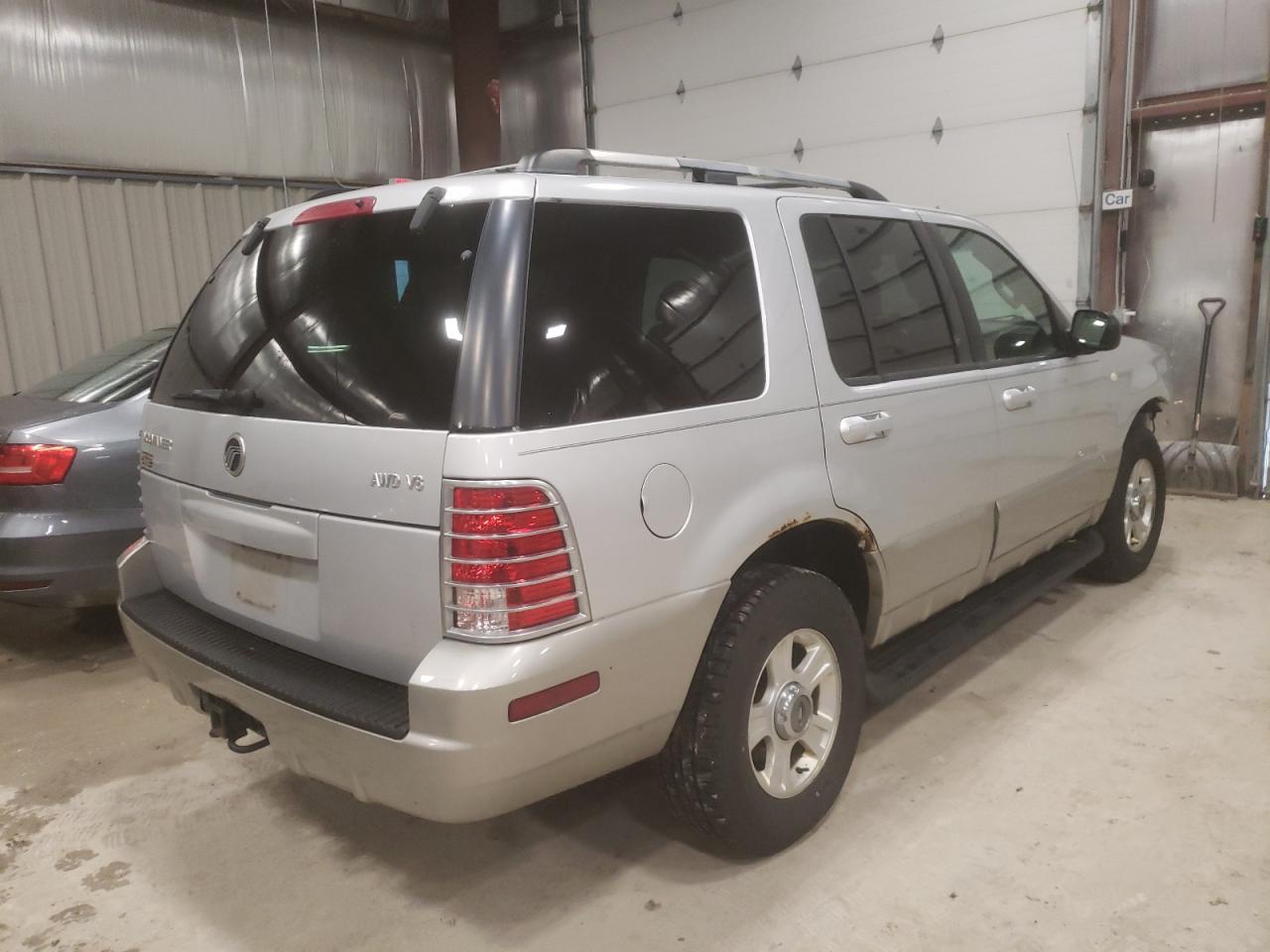 Photo 4 from auction – 2002 MERCURY MOUNTAINEE with VIN 4M2ZU86W62UJ09915
