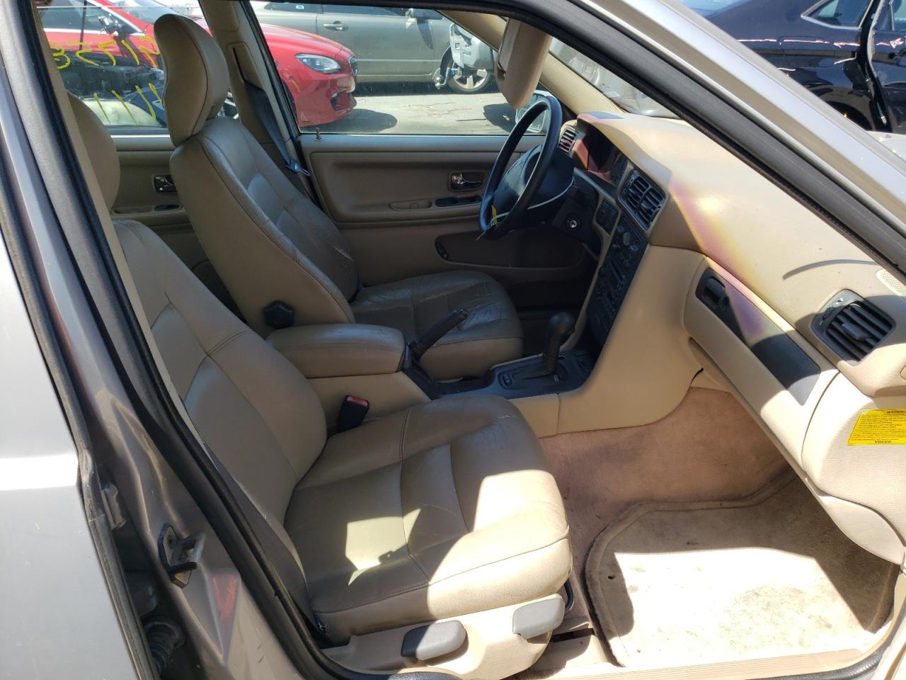 Photo 5 from auction – 1998 VOLVO S70 GLT with VIN YV1LS5643W1420878