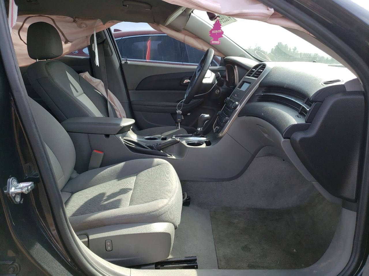 Photo 5 from auction – 2015 CHEVROLET MALIBU LS with VIN 1G11B5SL1FF335804