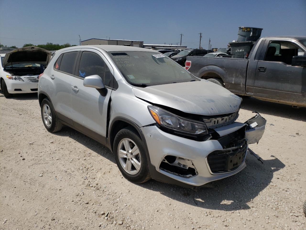 CHEVROLET TRAX LS 2019 with VIN 3GNCJKSB9KL311024 - Photo from auction