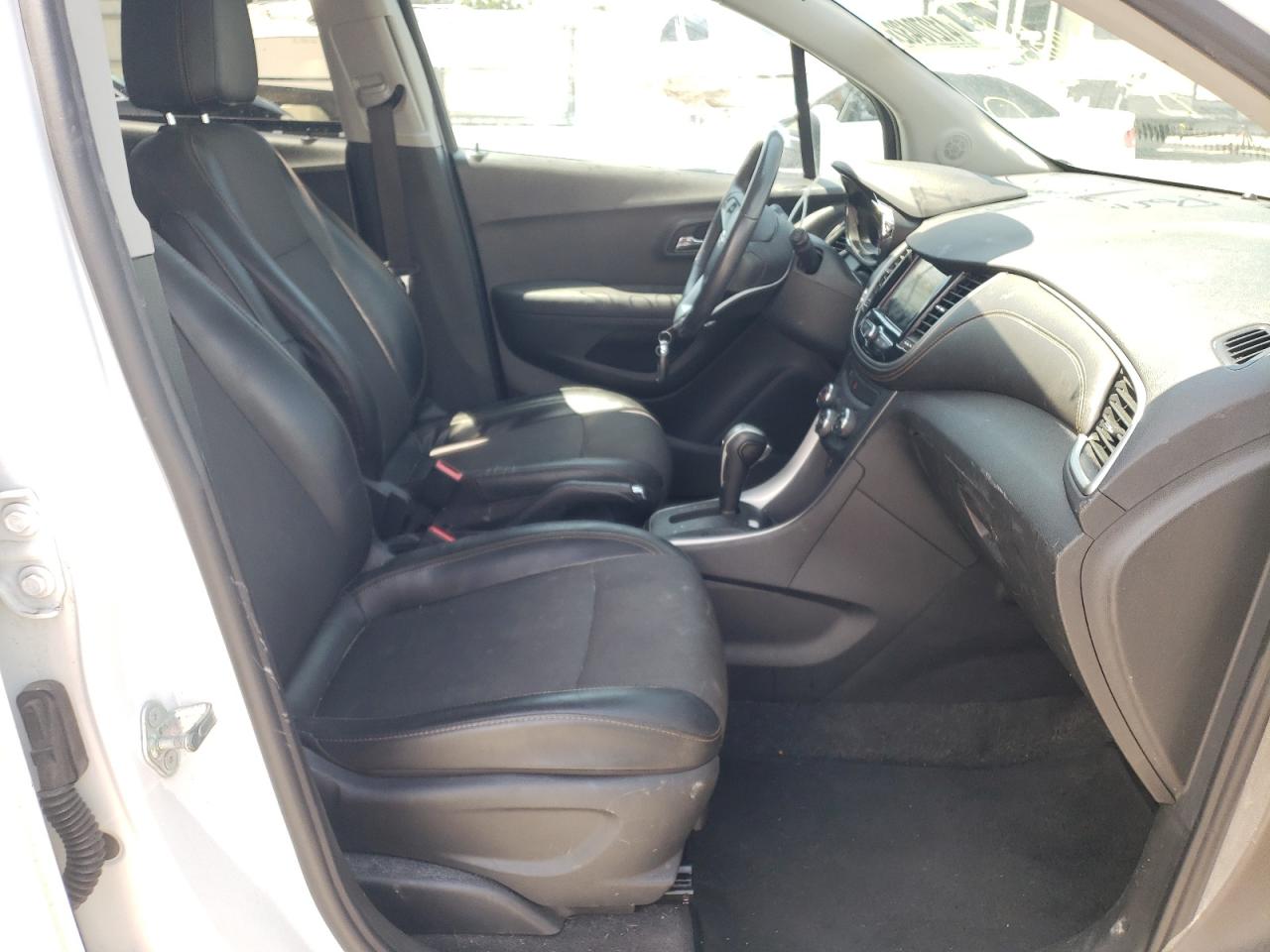 Photo 5 from auction – 2018 CHEVROLET TRAX 1LT with VIN 3GNCJLSB3JL163148