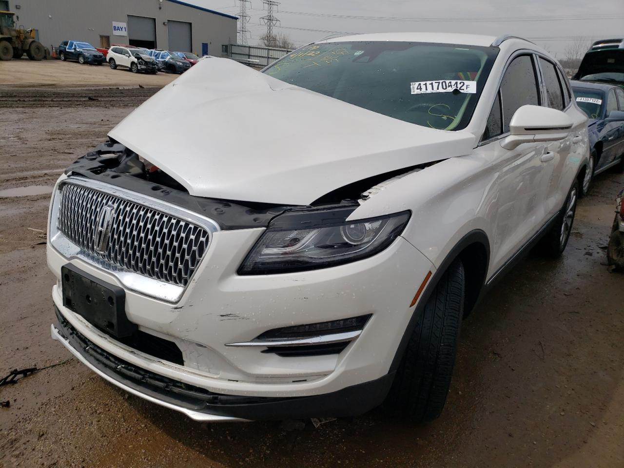 Photo 2 from auction – 2019 LINCOLN MKC SELECT with VIN 5LMCJ2D97KUL44623