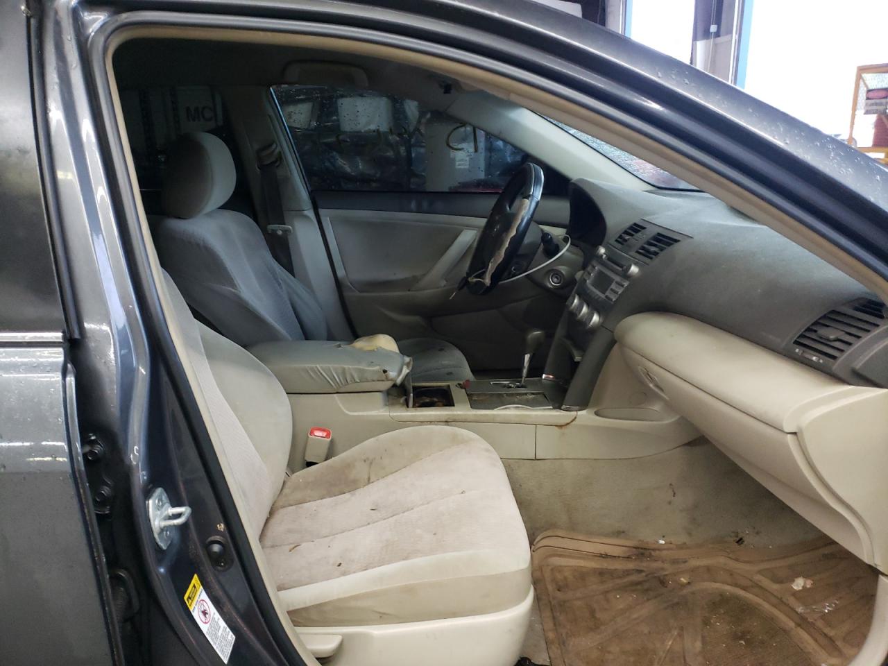 Photo 5 from auction – 2011 TOYOTA CAMRY BASE with VIN 4T1BF3EKXBU771074