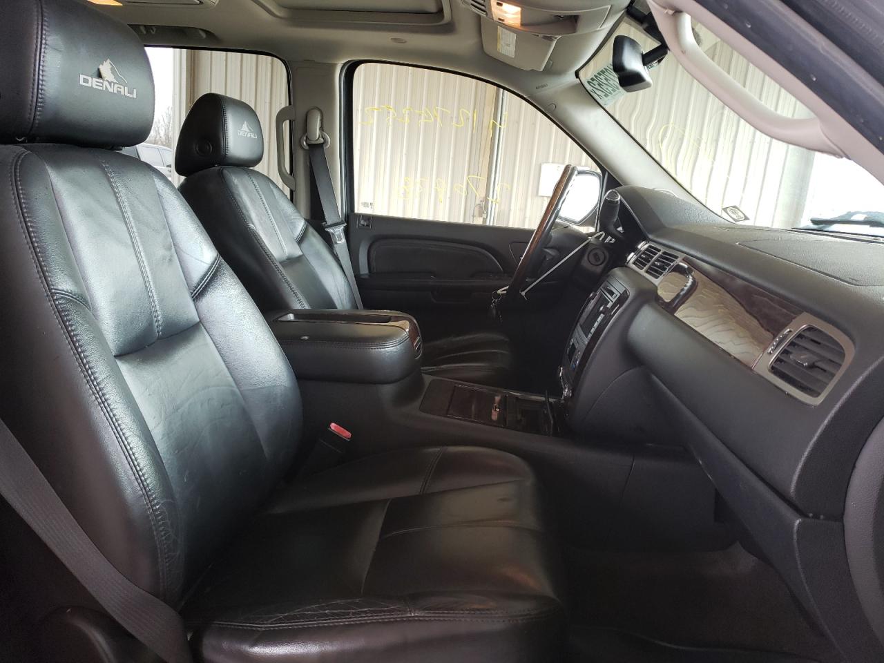 Photo 5 from auction – 2007 GMC YUKON with VIN 1GKFK63827J307414